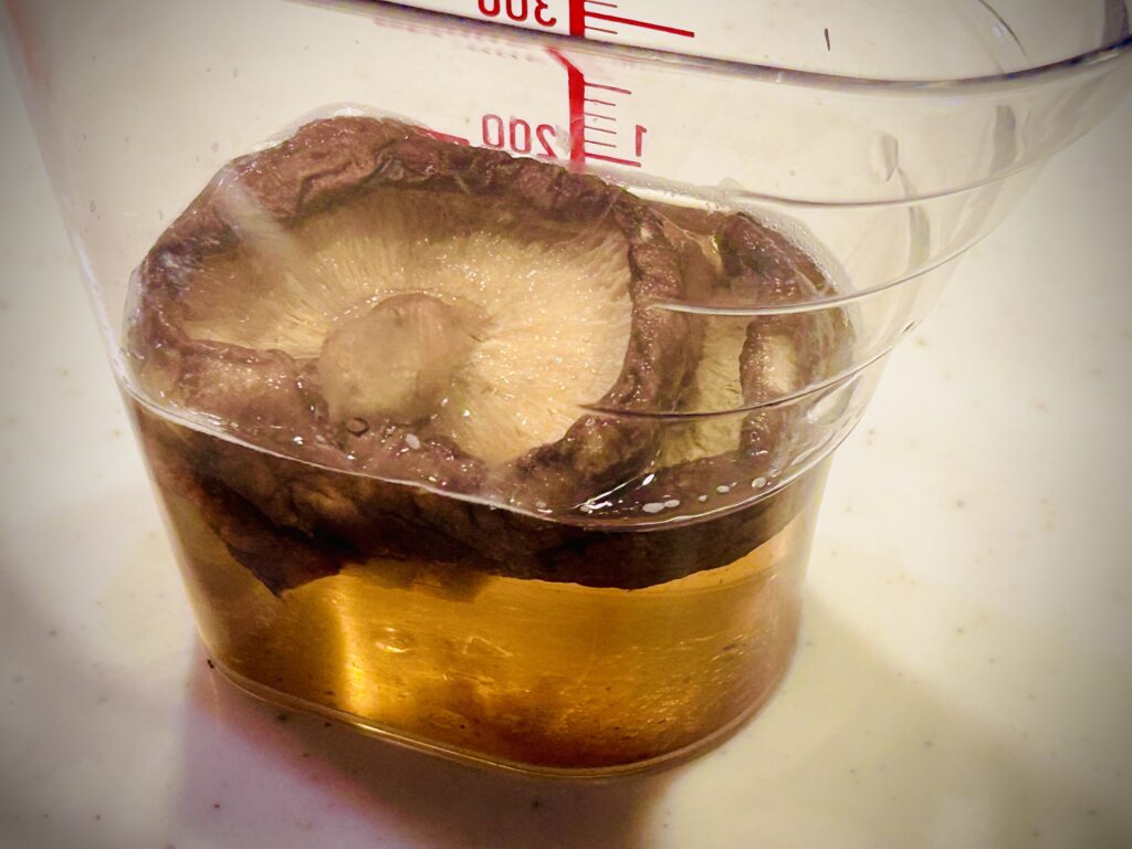 Prepare the shiitake.